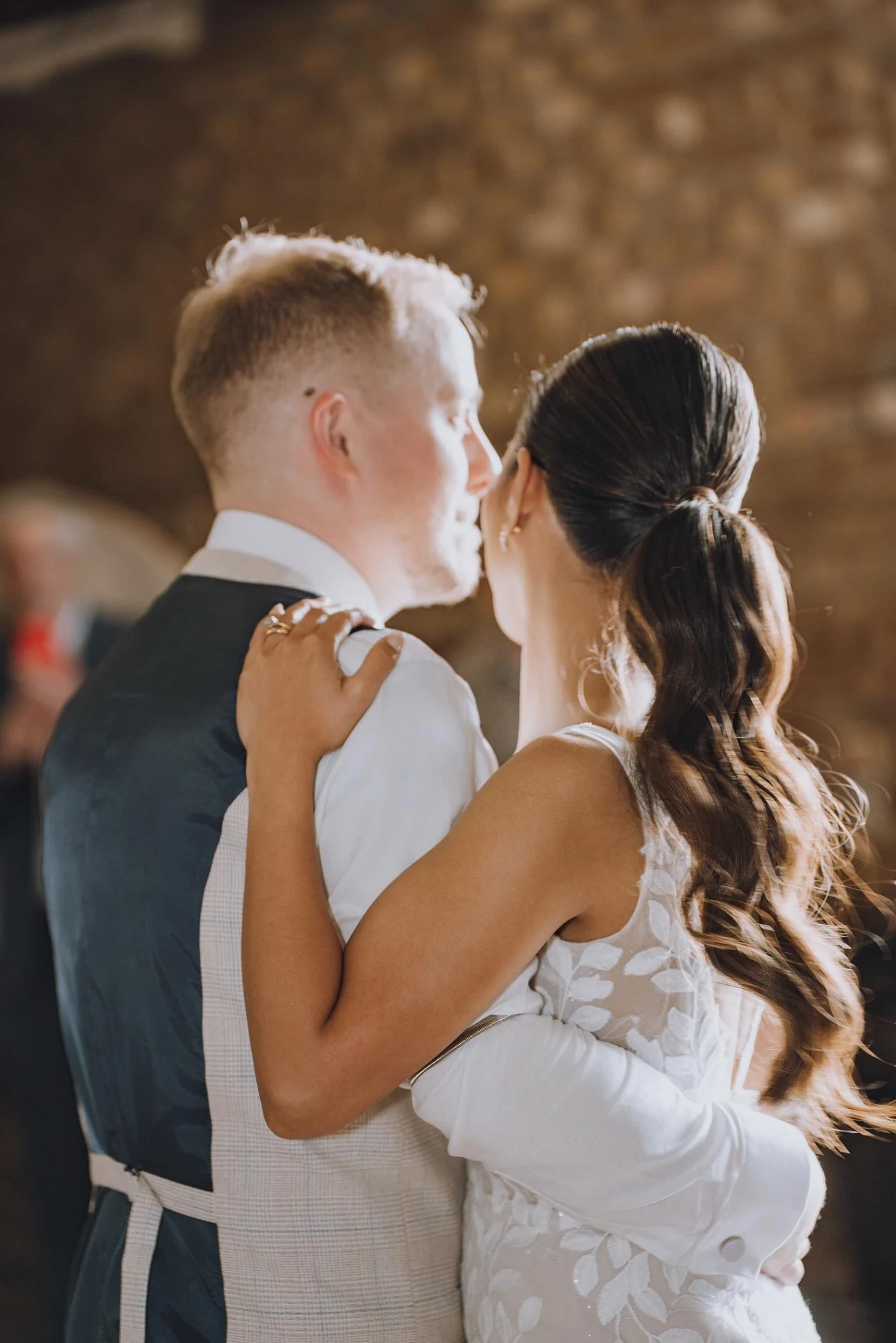 Loi & Tom bridal hair at Beverley Barn — photograph 7.