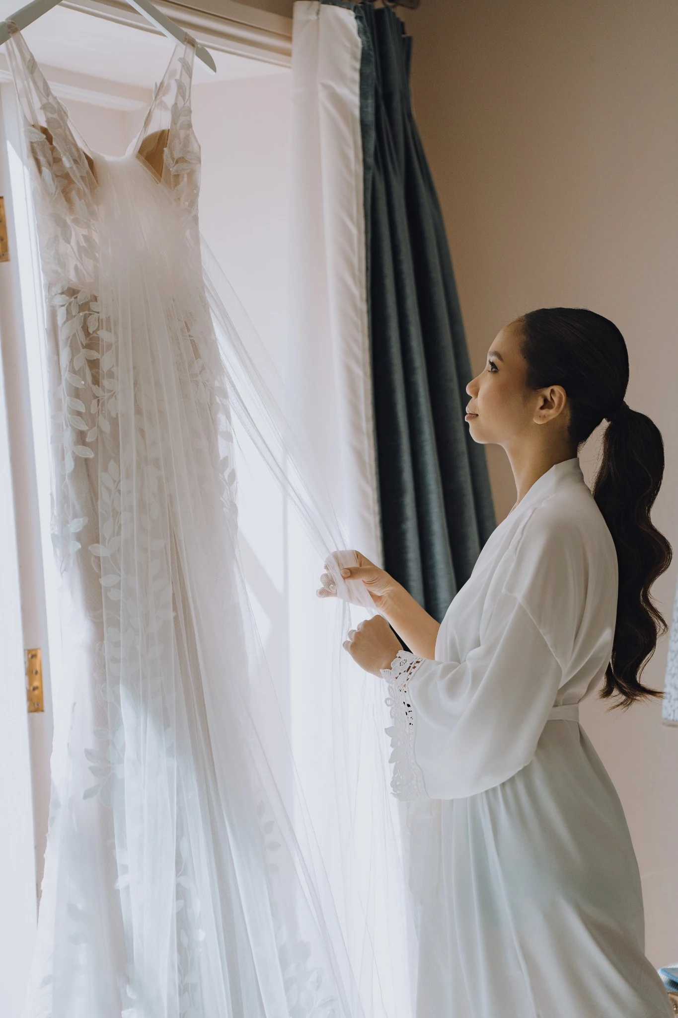 Loi & Tom bridal hair at Beverley Barn — photograph 4.